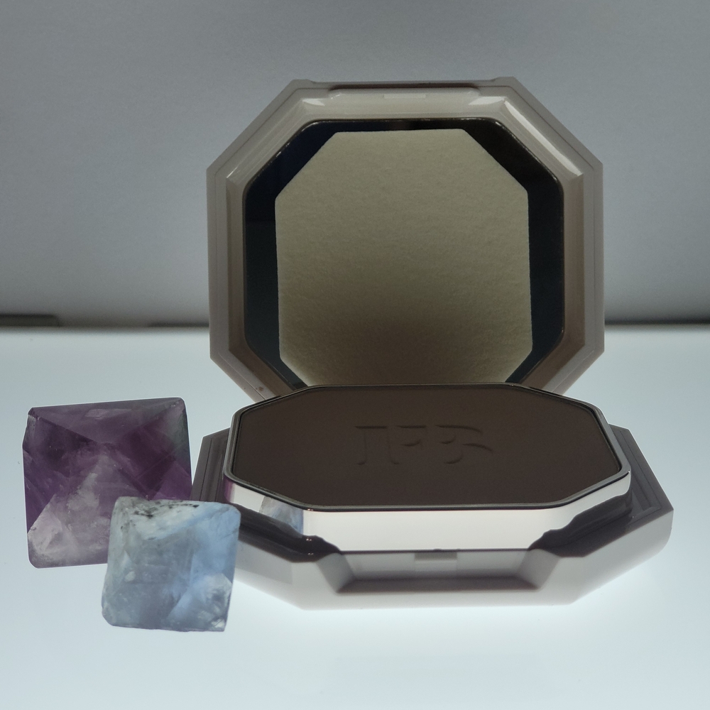 Fenty Beauty Pro Filt'r Compact Foundation 270. Case in Beige and Taupe